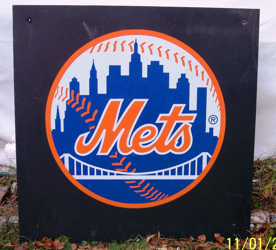 Parking-Lot-Mets-Sign2.jpg
